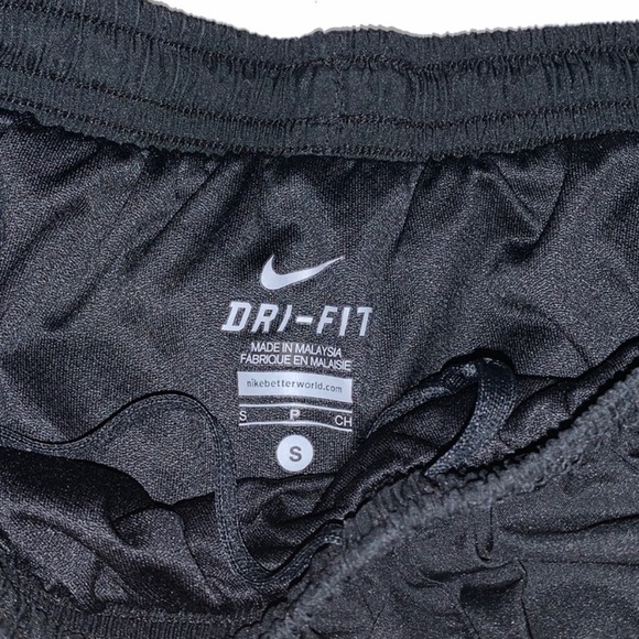 Nike shorts - Picture 3 of 3
